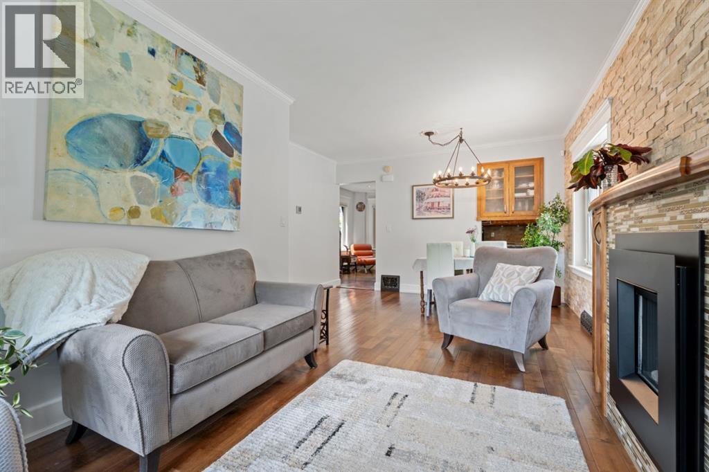 Single Family House for Sale in   Avenue NW Sunnyside Calgary 