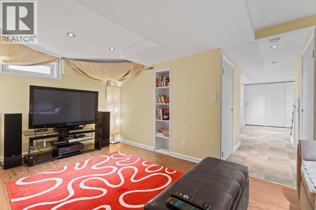 Single Family House for Sale in   Avenue NW Sunnyside Calgary 