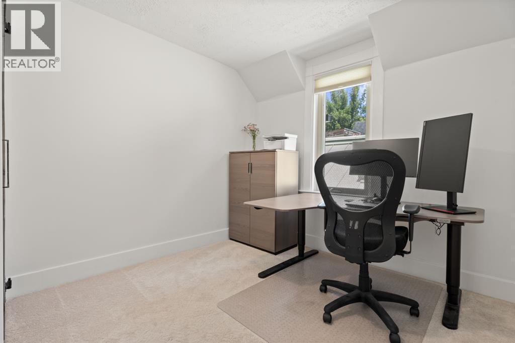 Single Family House for Sale in   Avenue NW Sunnyside Calgary 