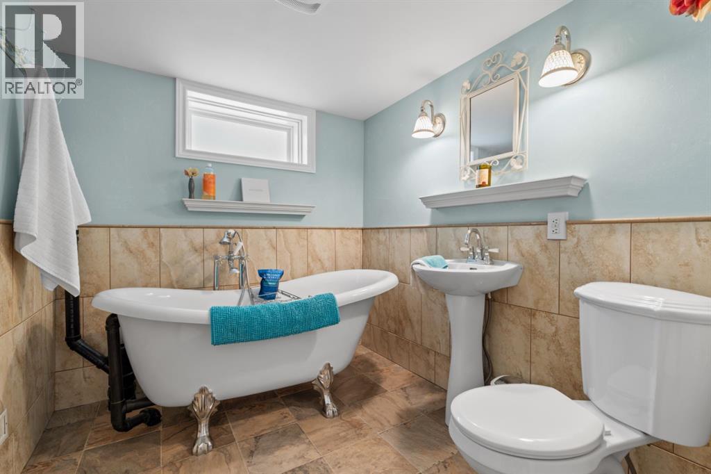 Single Family House for Sale in   Avenue NW Sunnyside Calgary 