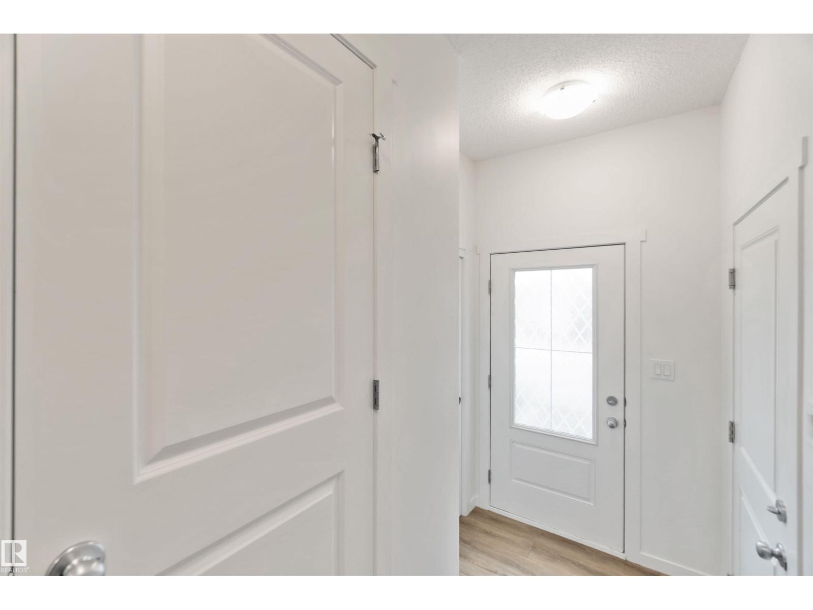 Photo 8 of 3 13119 209 St Nw, Edmonton AB