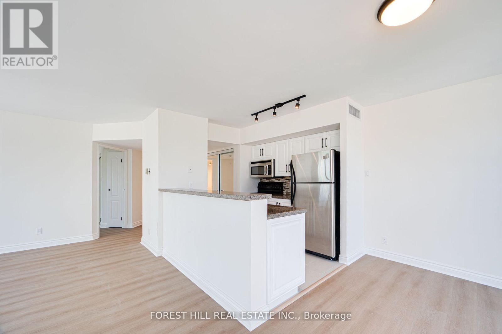 Photo 10 of 804 97 Lawton Boulevard, Toronto ON