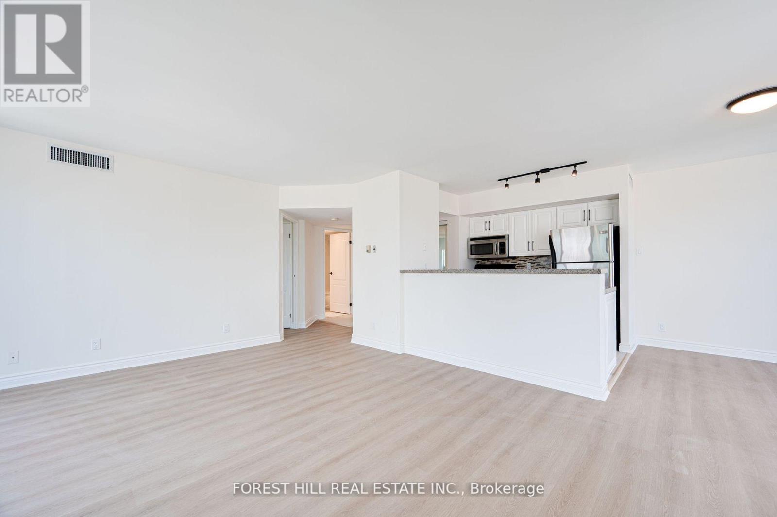 Photo 13 of 804 97 Lawton Boulevard, Toronto ON