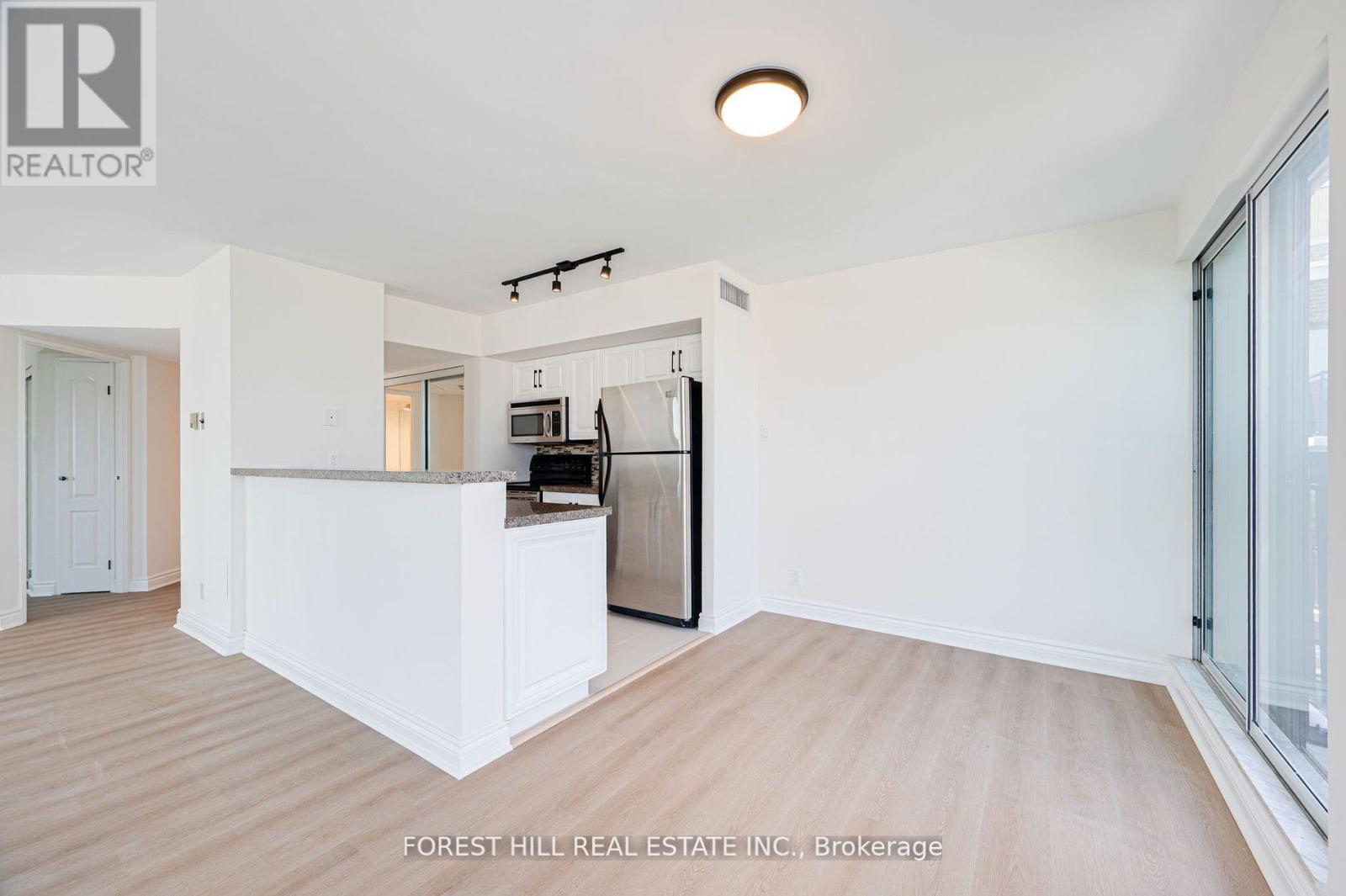 Photo 8 of 804 97 Lawton Boulevard, Toronto ON