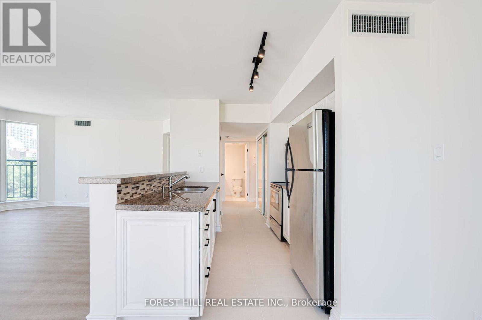 Photo 16 of 804 97 Lawton Boulevard, Toronto ON
