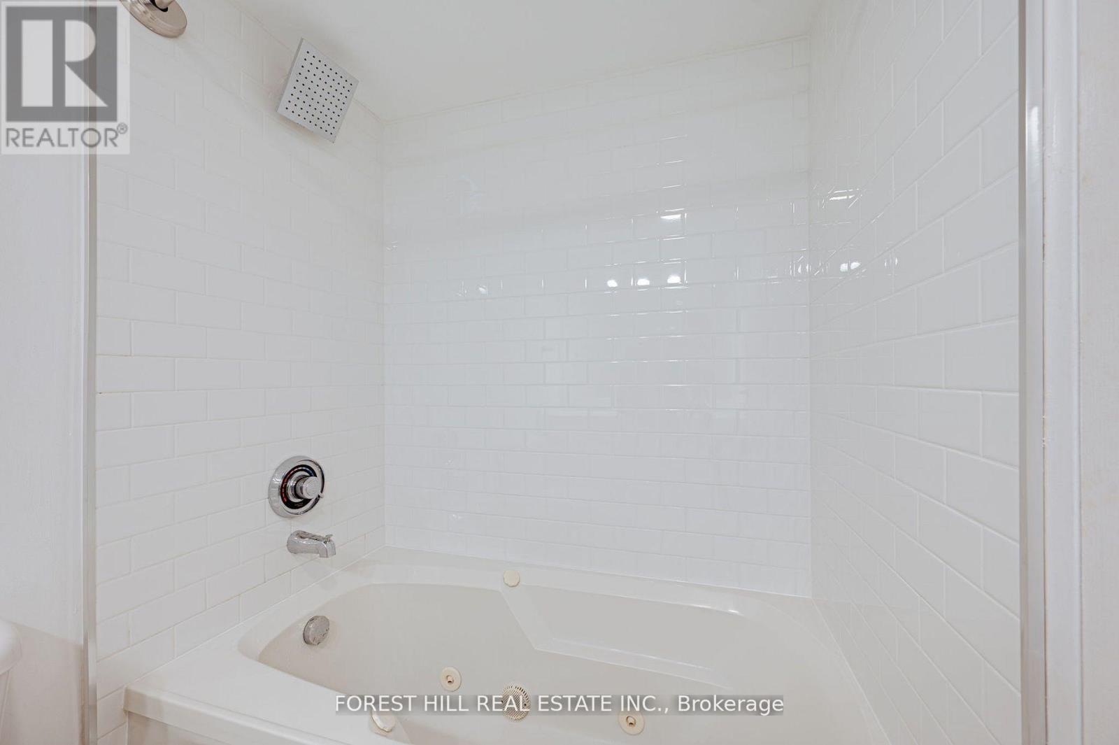Photo 24 of 804 97 Lawton Boulevard, Toronto ON