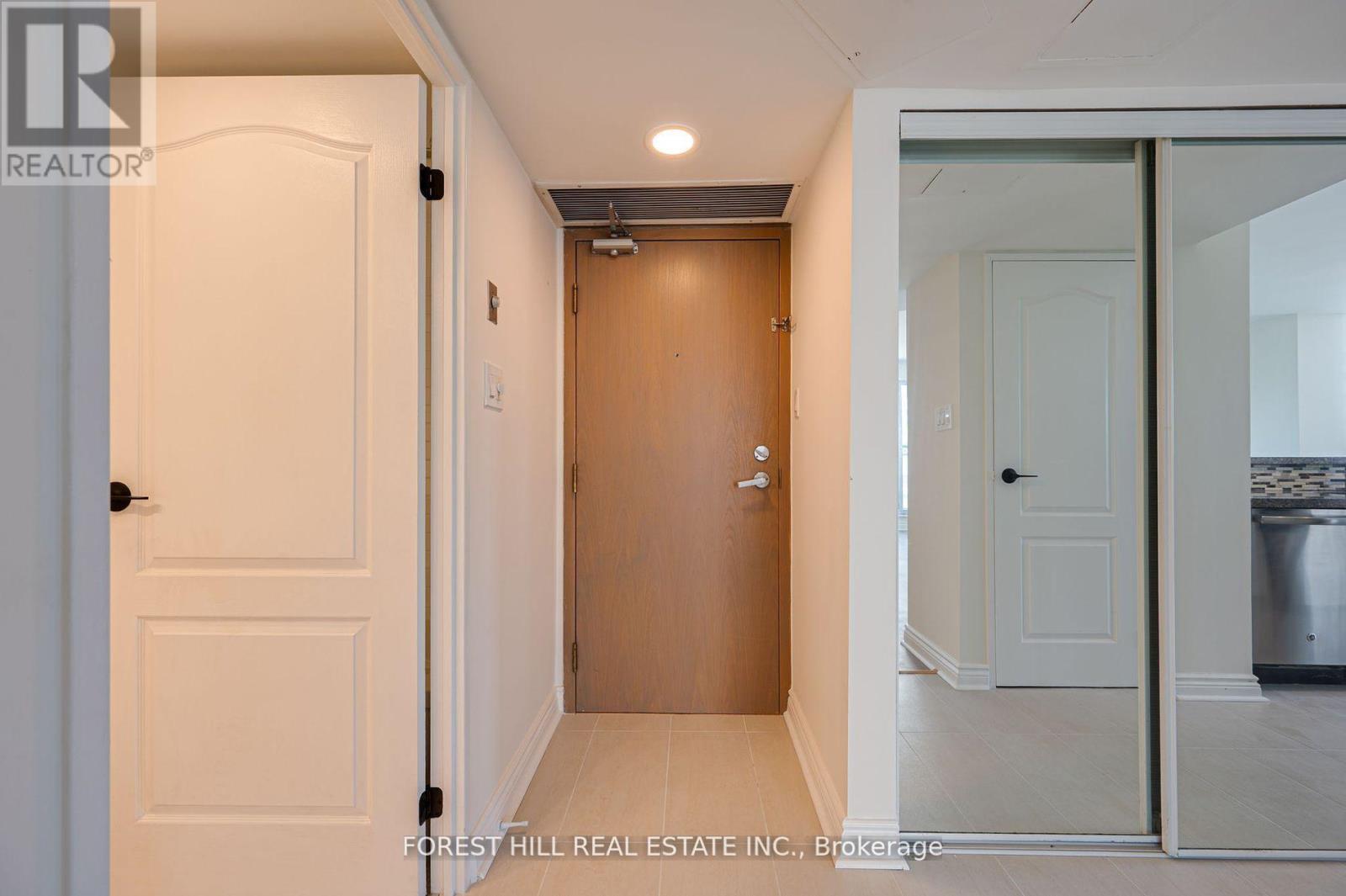 Photo 5 of 804 97 Lawton Boulevard, Toronto ON