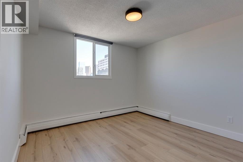 Single Family House for Sale in    Avenue SW Cliff Bungalow Calgary 