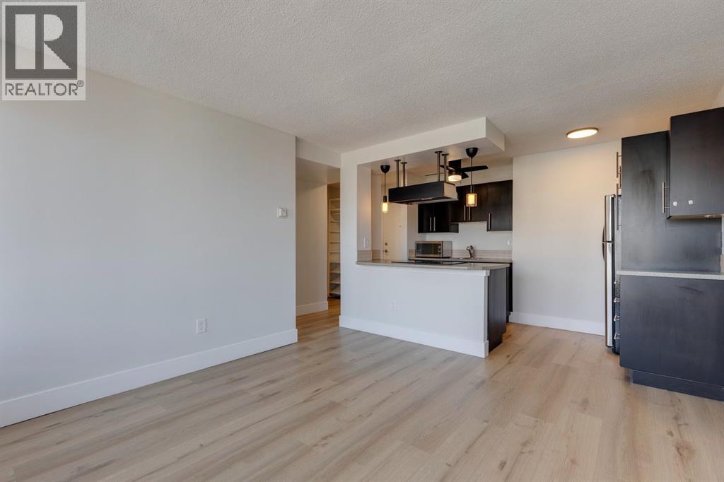 Single Family House for Sale in    Avenue SW Cliff Bungalow Calgary 