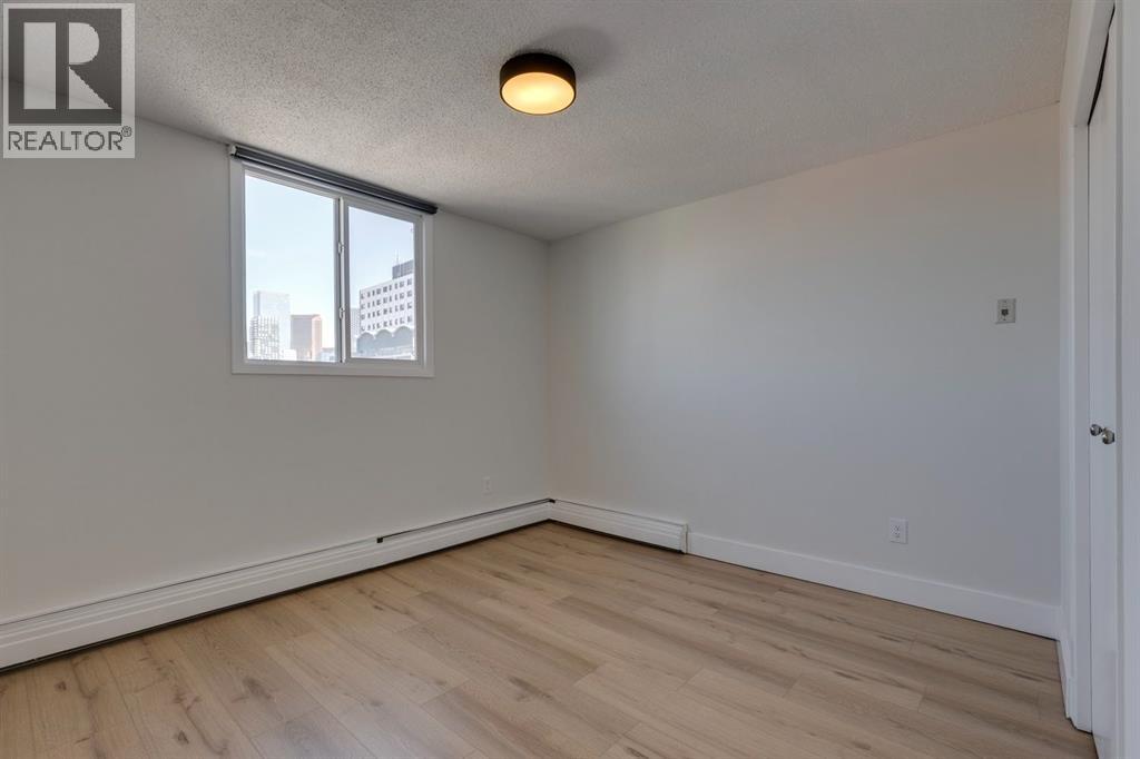 Single Family House for Sale in    Avenue SW Cliff Bungalow Calgary 