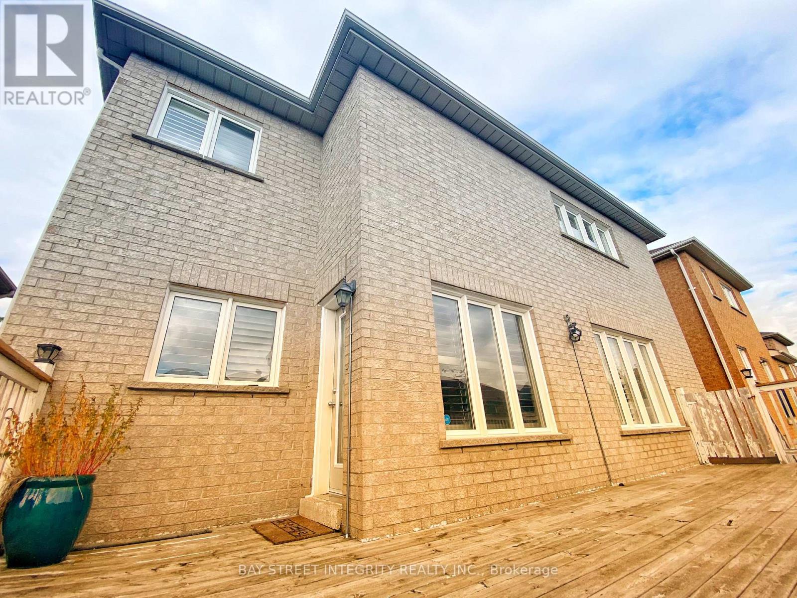 Photo 1 of Main 114 Red River Crescent, Newmarket ON