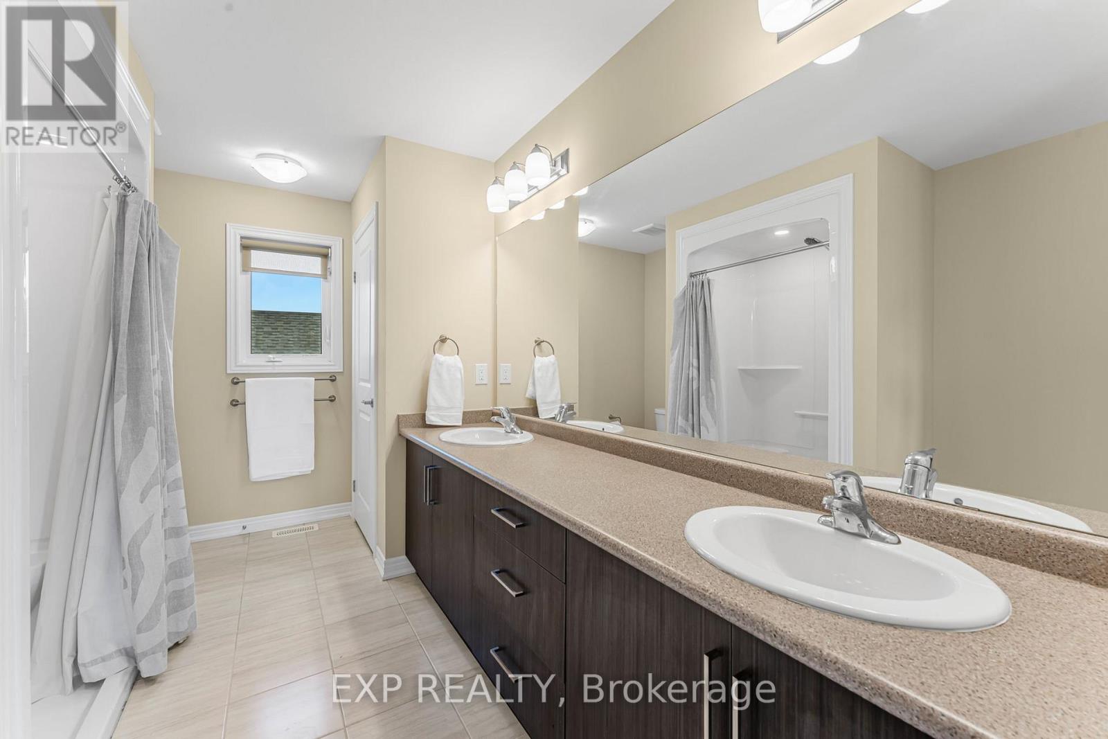 Photo 33 of 125 Monarch Street, Welland ON