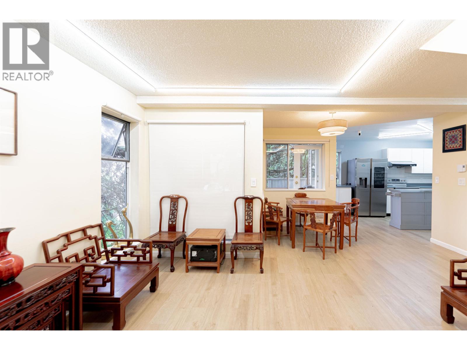 Photo 2 of 21 7345 Sandborne Avenue, Burnaby BC