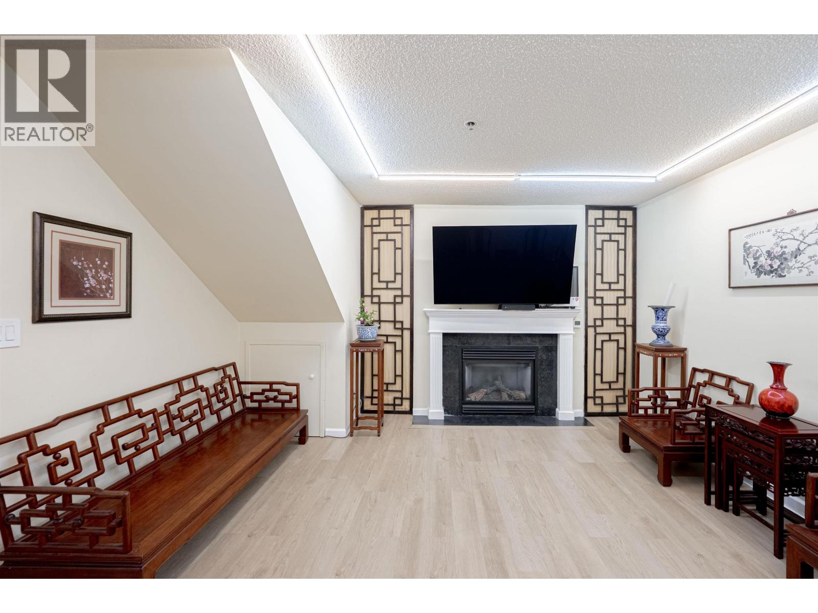Photo 6 of 21 7345 Sandborne Avenue, Burnaby BC