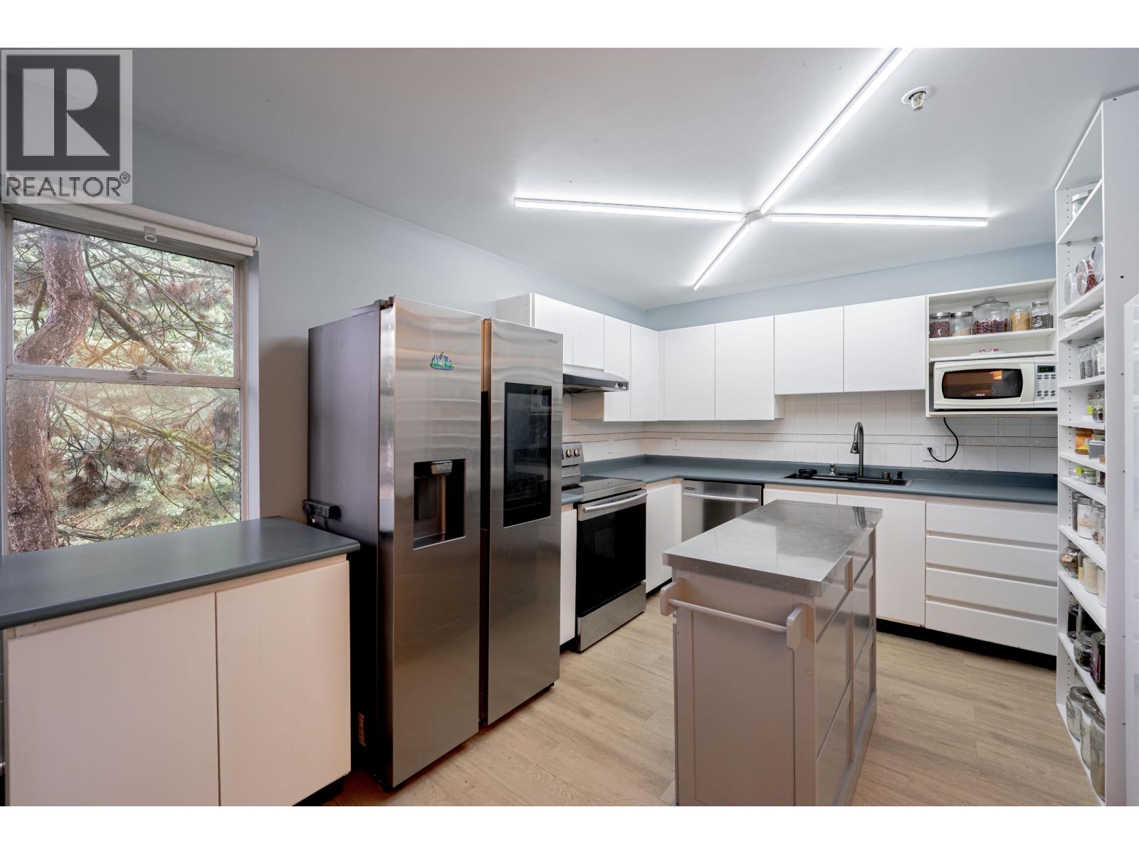 Photo 7 of 21 7345 Sandborne Avenue, Burnaby BC