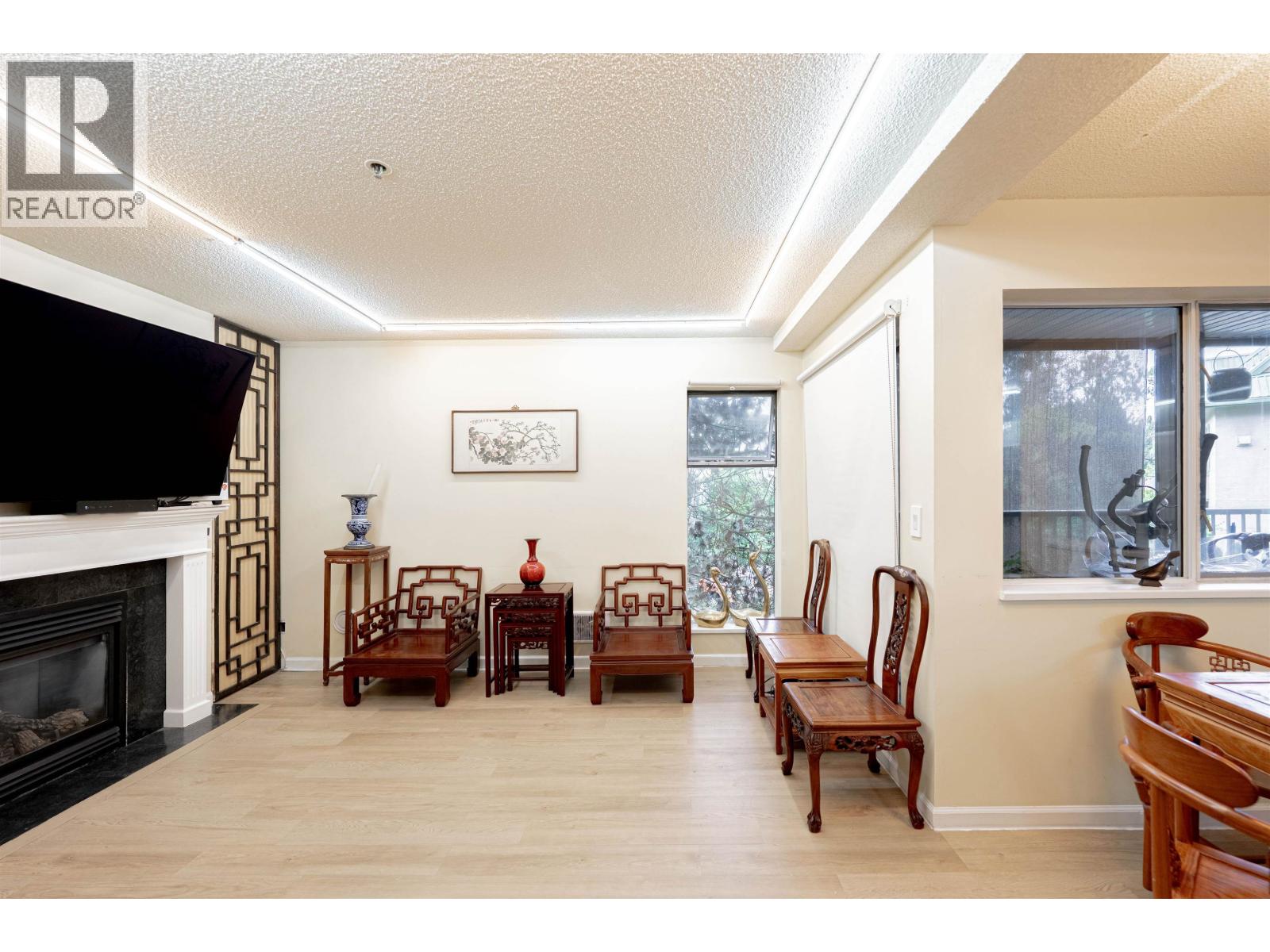 Photo 4 of 21 7345 Sandborne Avenue, Burnaby BC