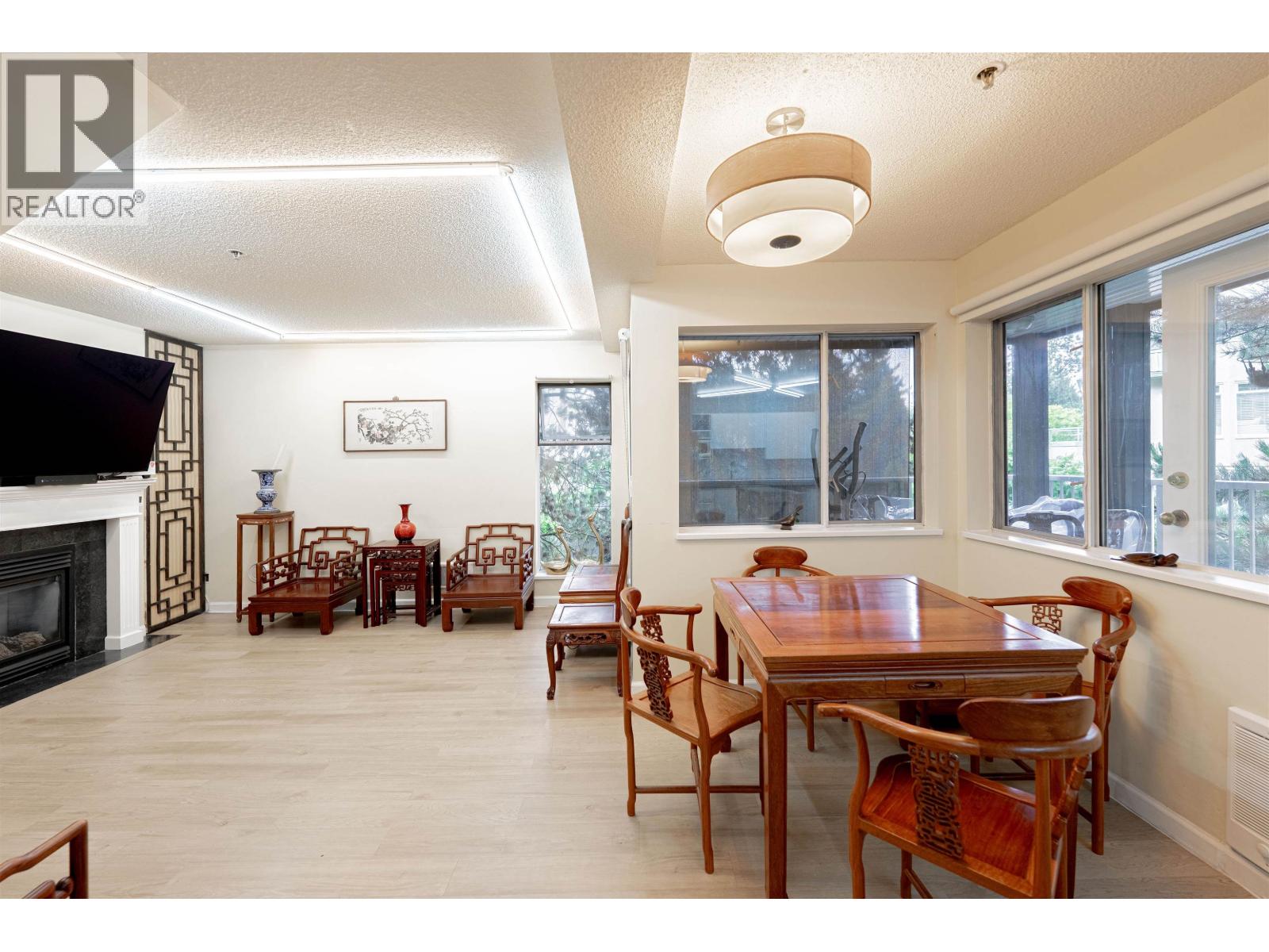 Photo 3 of 21 7345 Sandborne Avenue, Burnaby BC