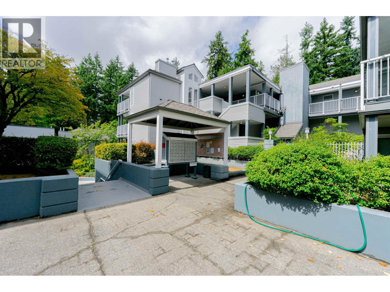 Photo 25 of 21 7345 Sandborne Avenue, Burnaby BC