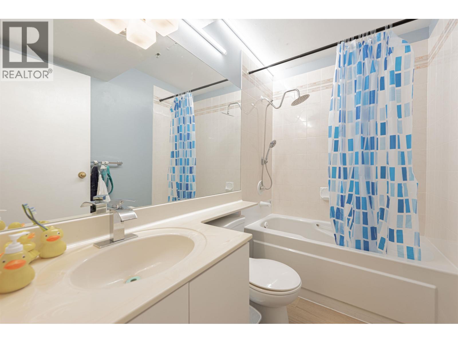 Photo 16 of 21 7345 Sandborne Avenue, Burnaby BC