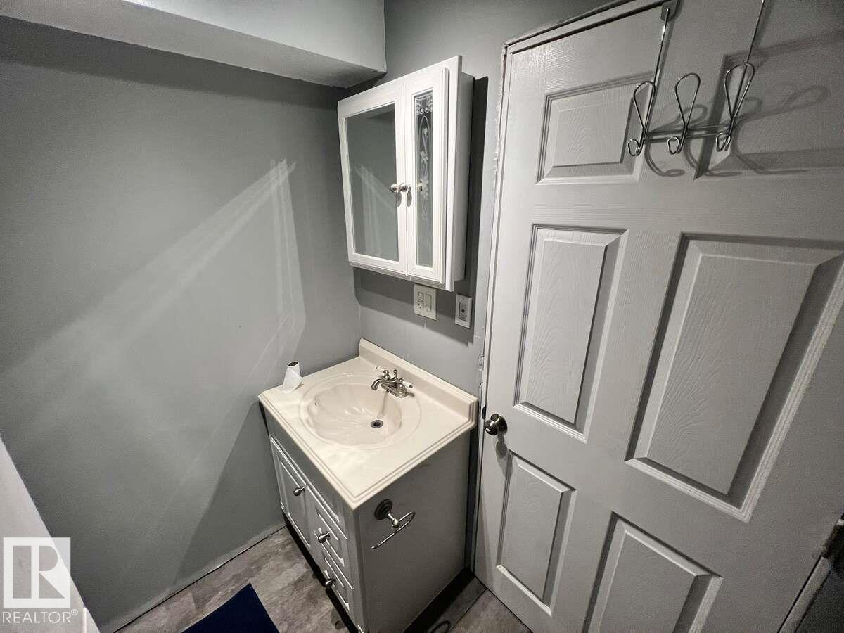 Photo 12 of 6 Abbey Rd, Sherwood Park AB