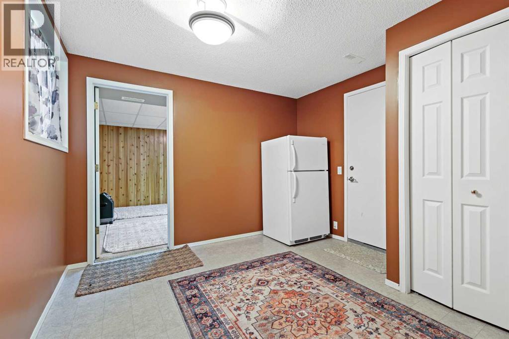 Single Family House Bungalow for Sale in  Signal Hill Lane SW Signal Hill Calgary 