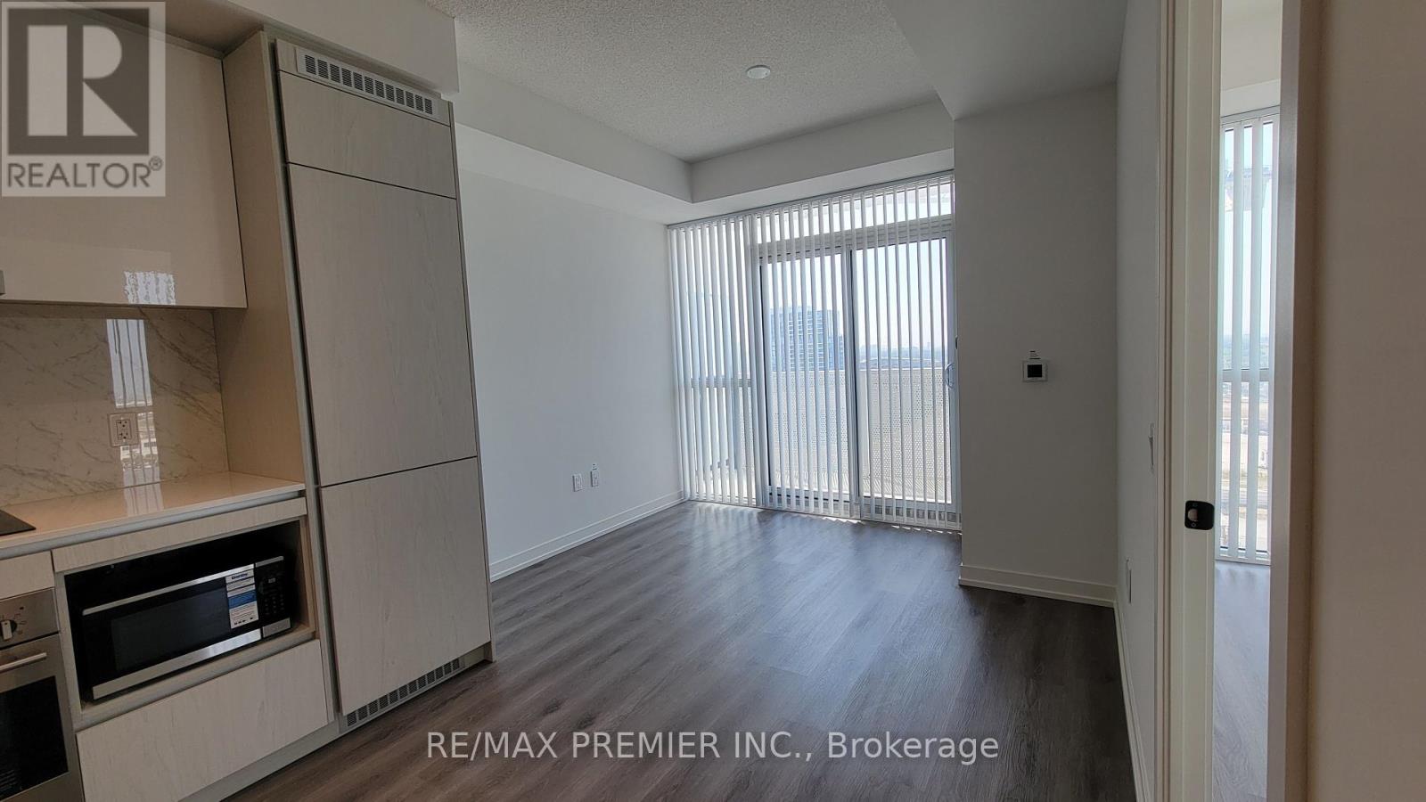 Photo 11 of 1012 28 Interchange Way, Vaughan ON
