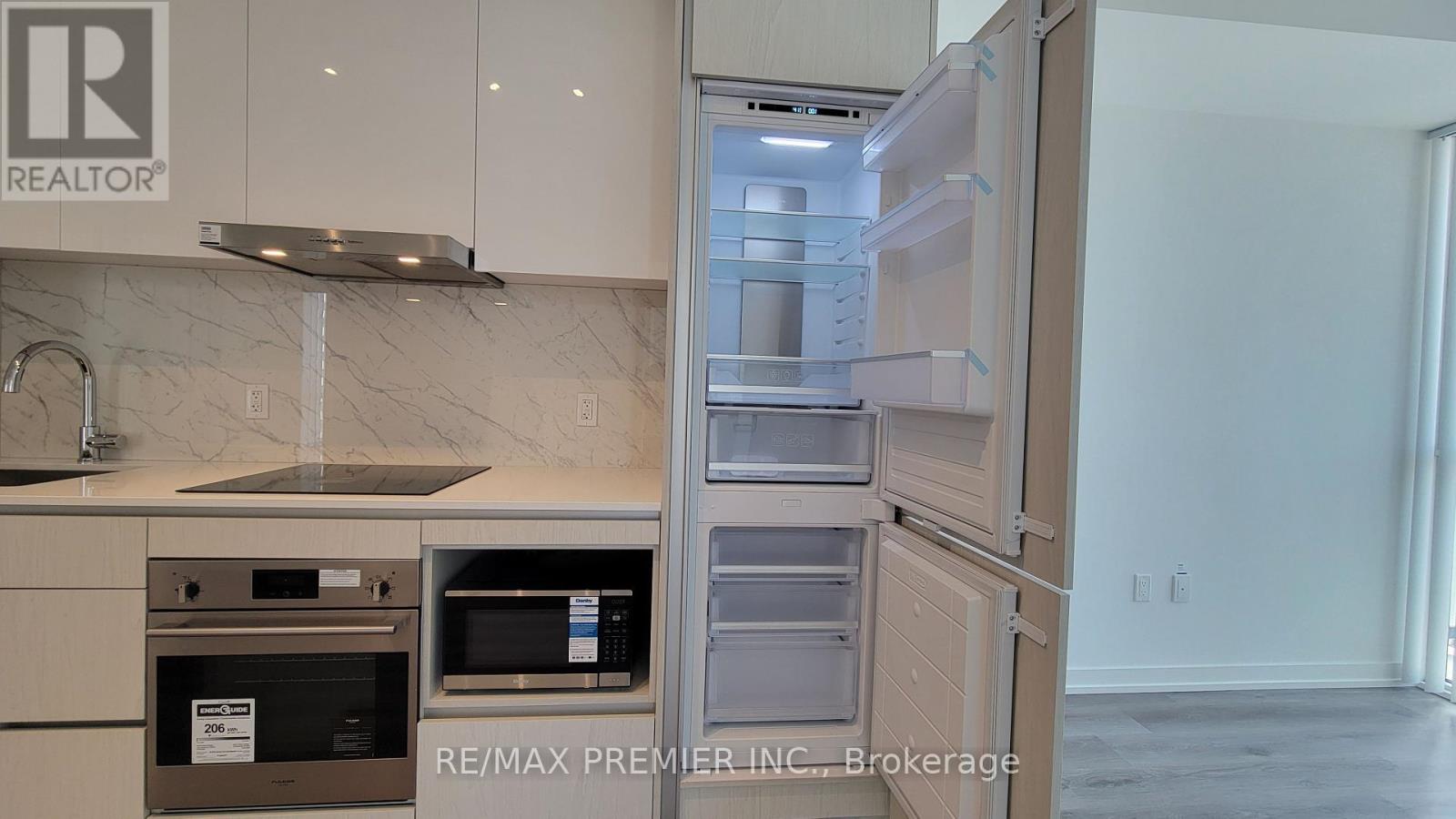 Photo 12 of 1012 28 Interchange Way, Vaughan ON