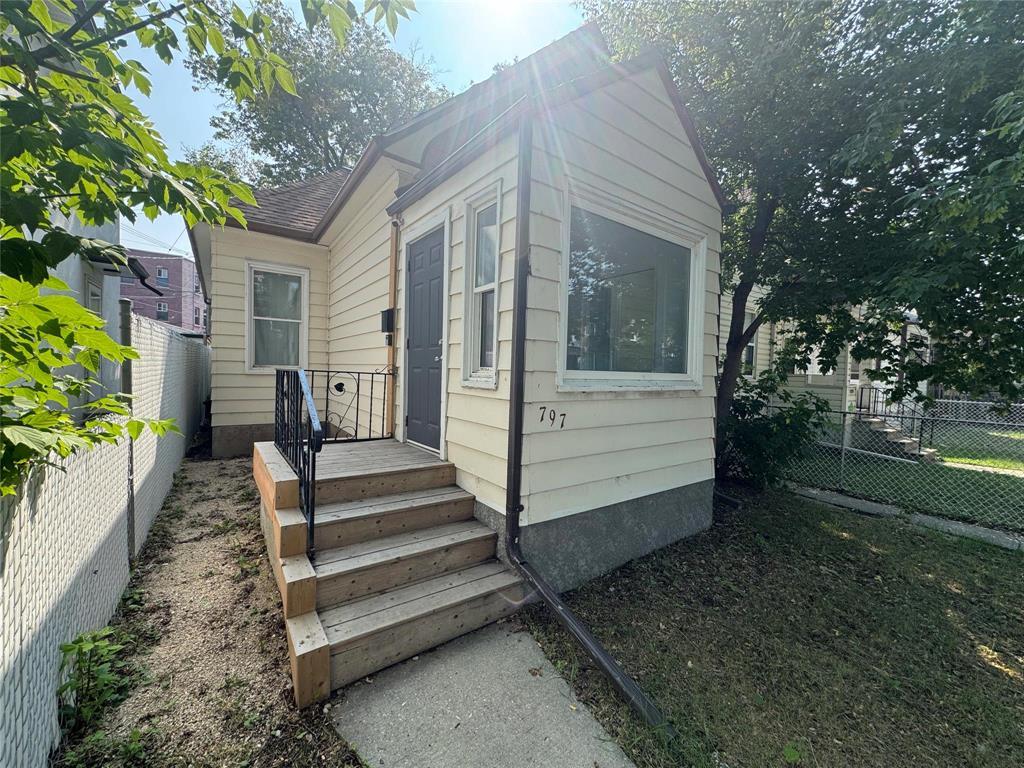 Photo 20 of 797 Simcoe Street, Winnipeg MB