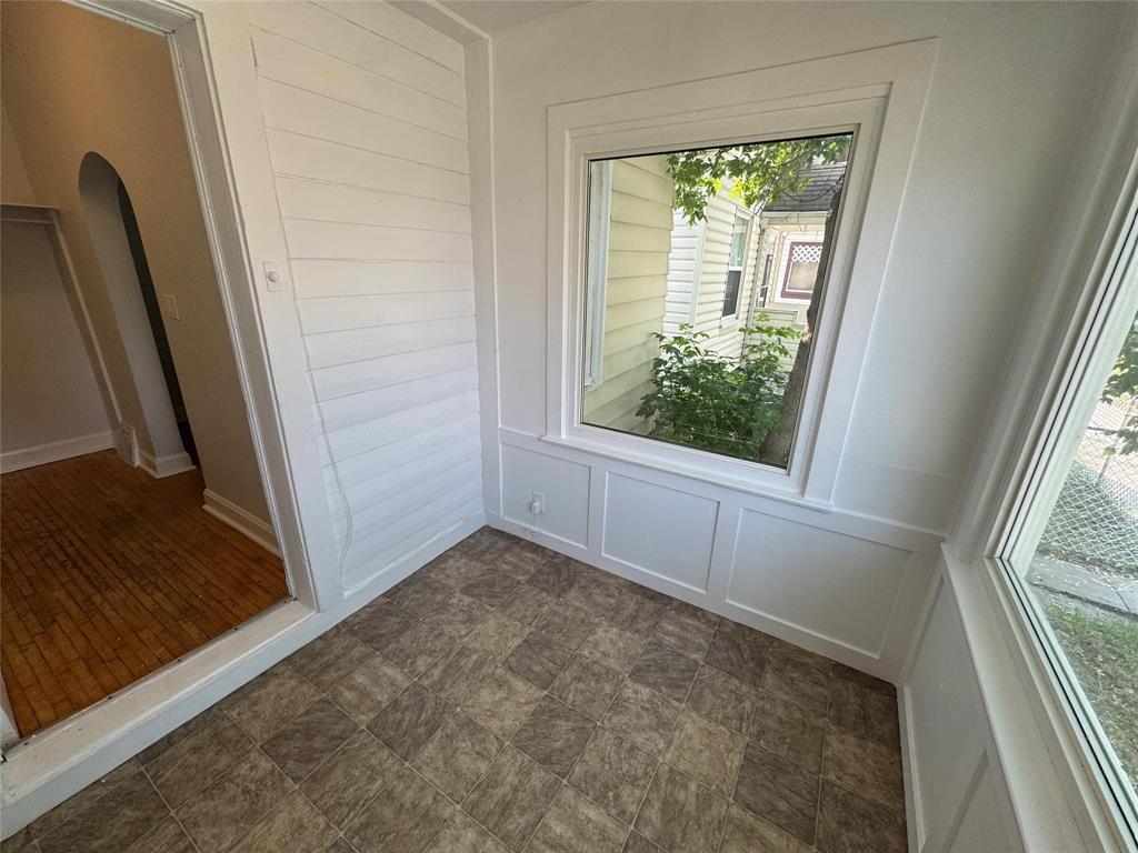 Photo 2 of 797 Simcoe Street, Winnipeg MB
