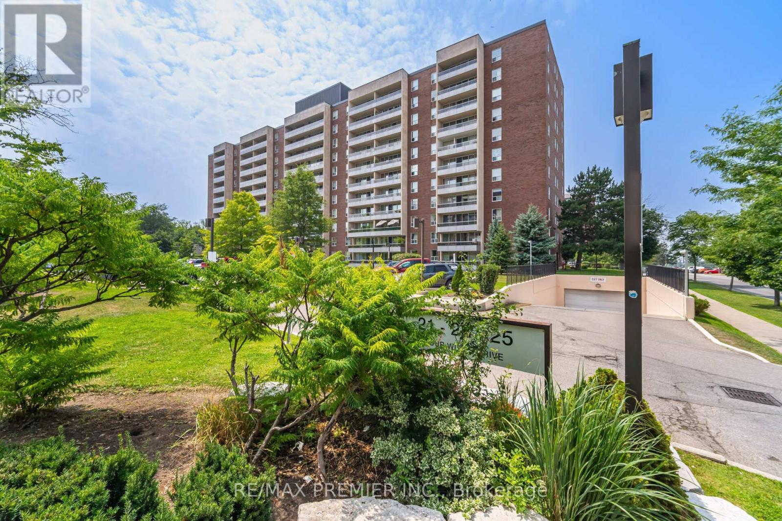Photo 1 of 811 25 Four Winds Drive, Toronto ON