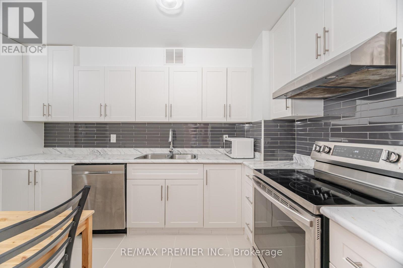 Photo 10 of 811 25 Four Winds Drive, Toronto ON