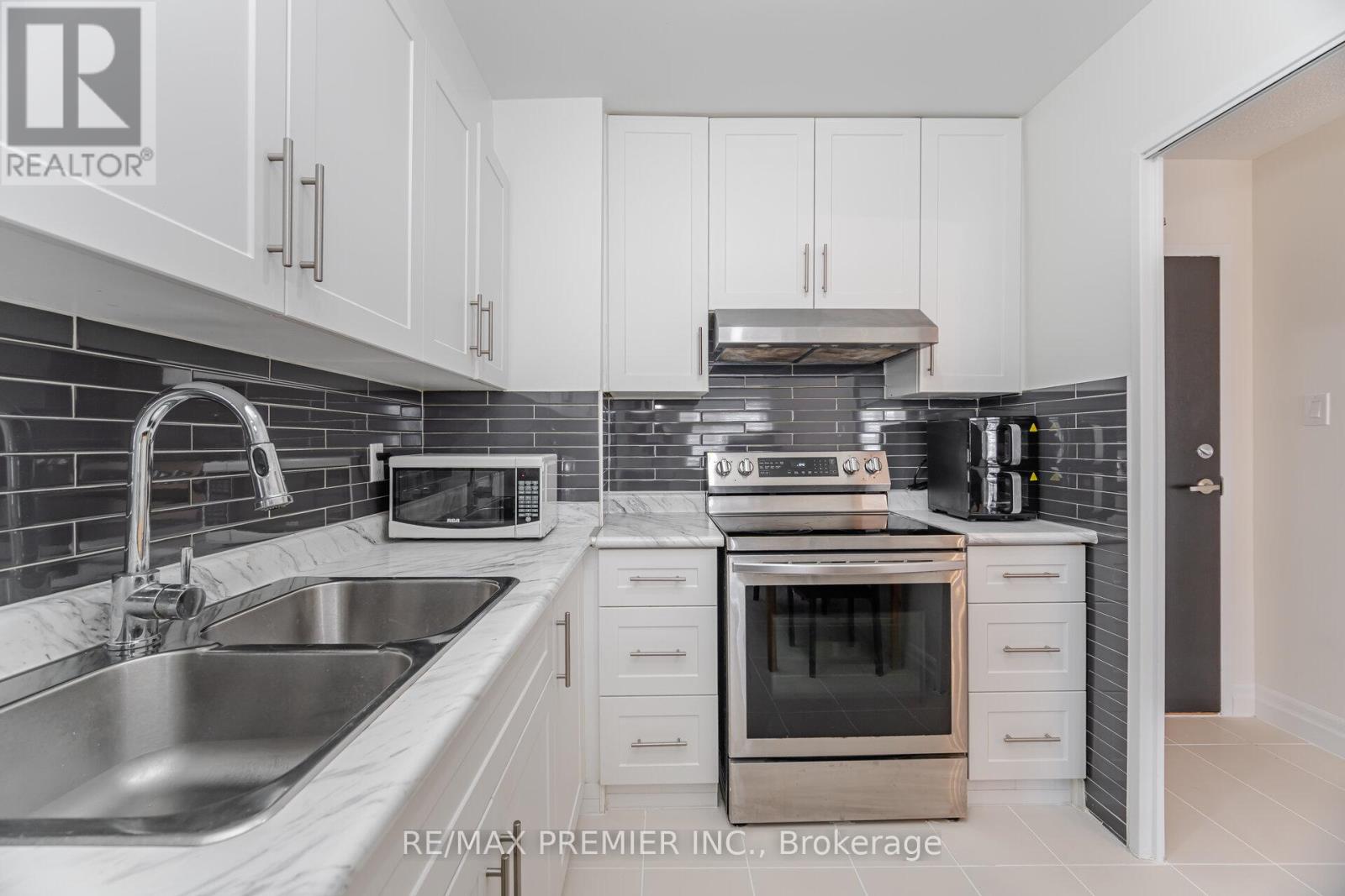 Photo 11 of 811 25 Four Winds Drive, Toronto ON