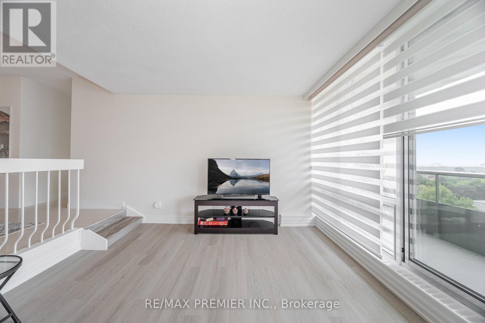 Photo 17 of 811 25 Four Winds Drive, Toronto ON