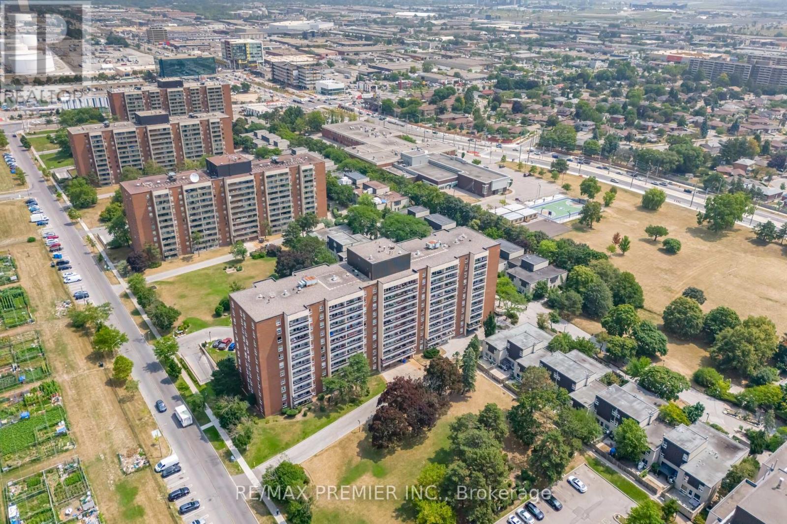 Photo 43 of 811 25 Four Winds Drive, Toronto ON