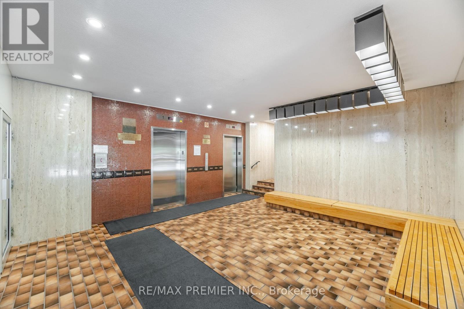 Photo 5 of 811 25 Four Winds Drive, Toronto ON