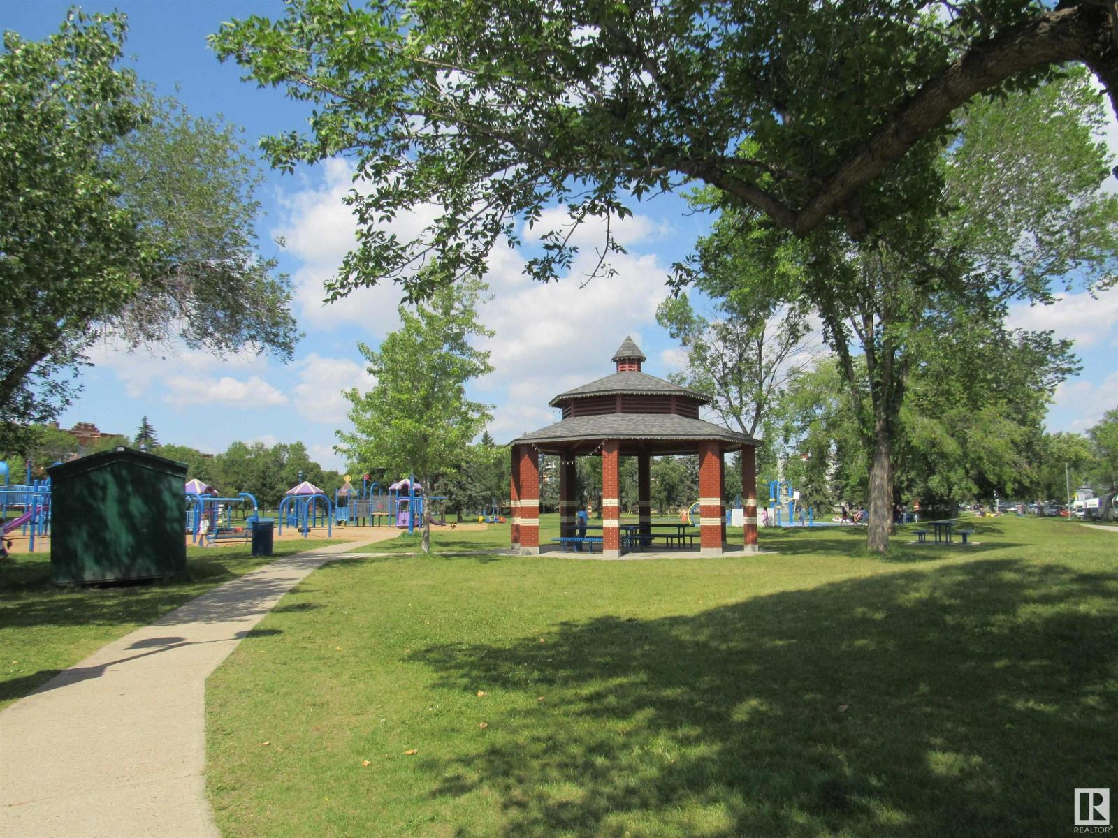 Photo 2 of 28 10909 106 St Nw, Edmonton AB