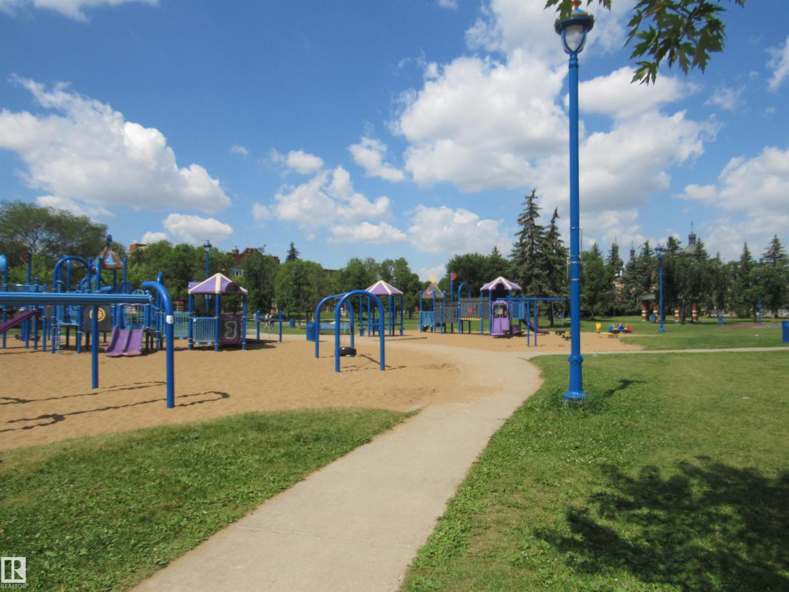 Photo 31 of 28 10909 106 St Nw, Edmonton AB