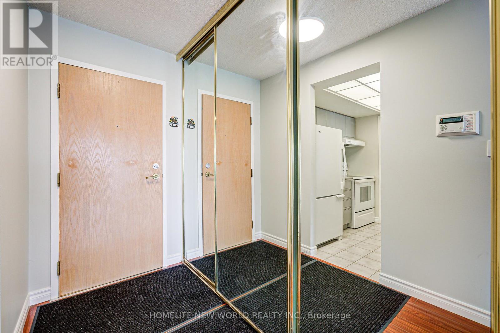 Photo 2 of 2306 5 Concorde Place, Toronto ON