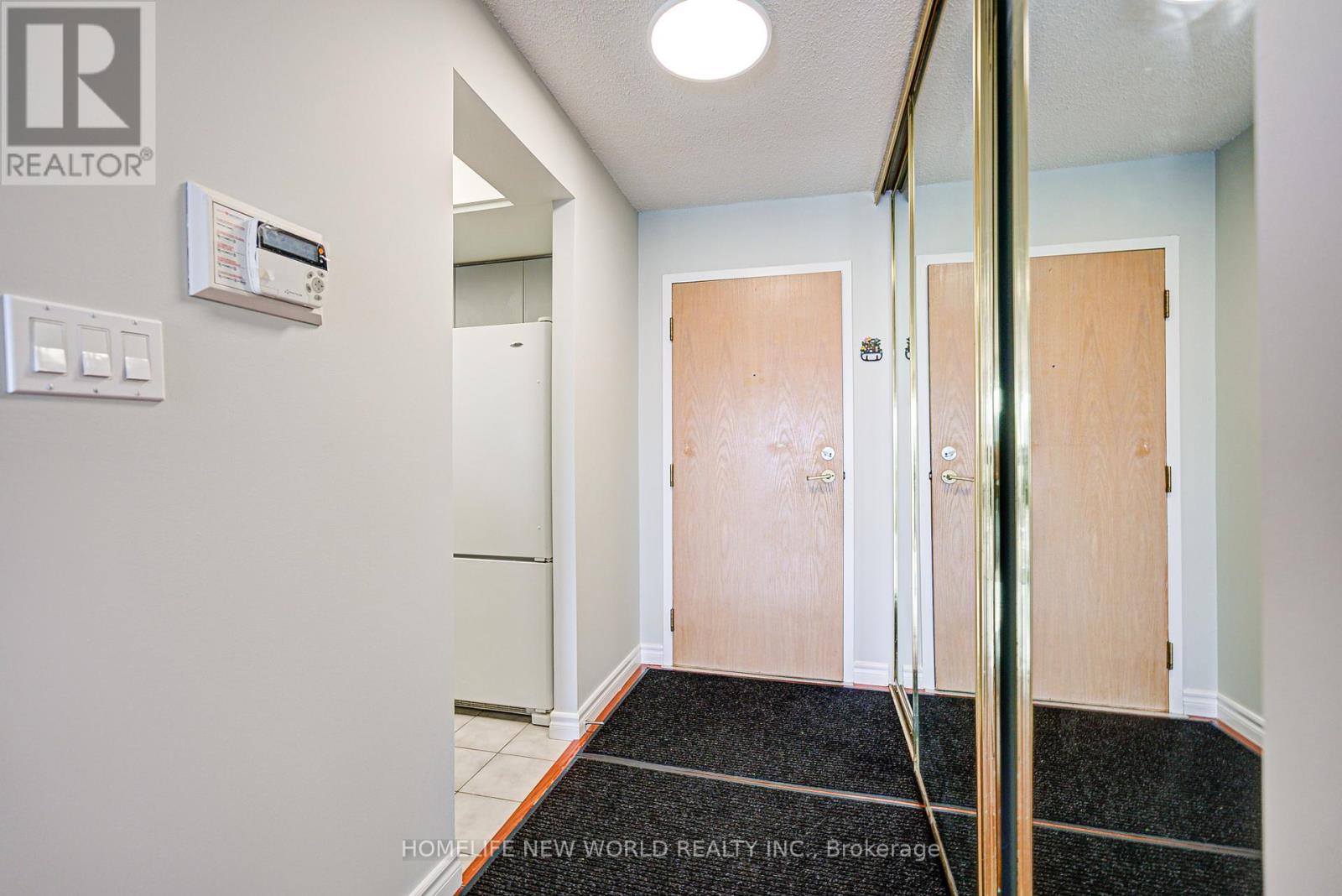 Photo 3 of 2306 5 Concorde Place, Toronto ON