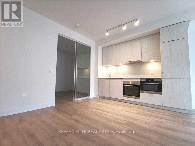 Photo 10 of 201 158 Front Street E, Toronto ON