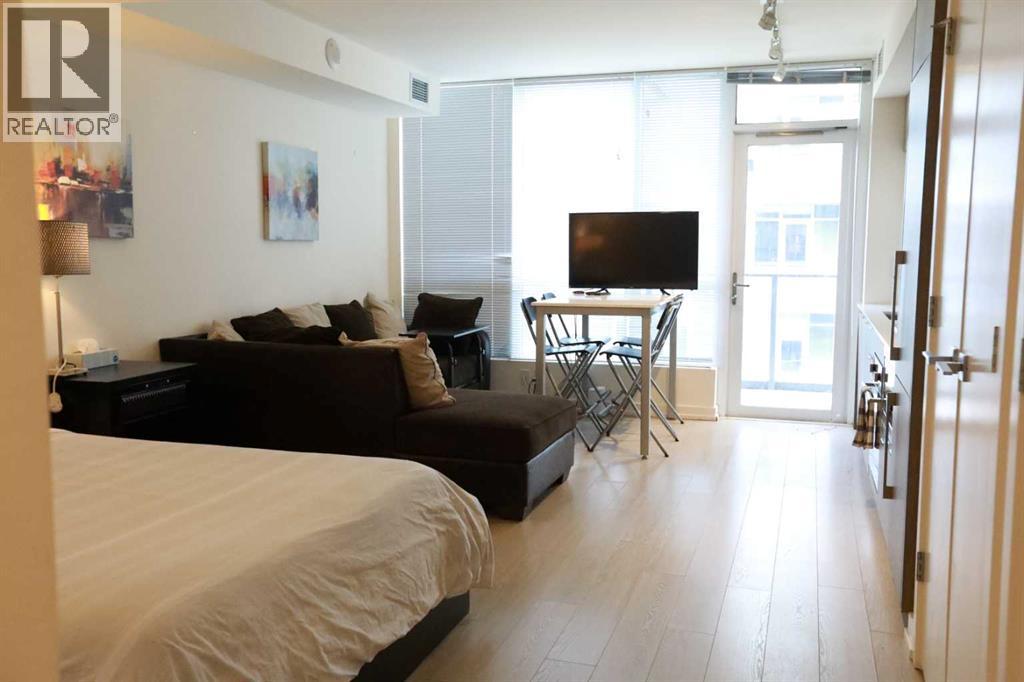 Single Family House Loft for Sale in   Waterfront Mews SW Chinatown Calgary 