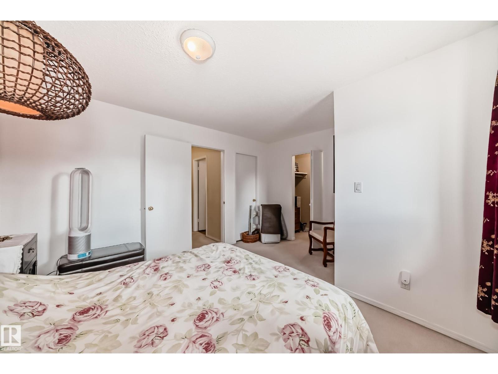 Photo 23 of 1049 Millbourne E Nw, Edmonton AB