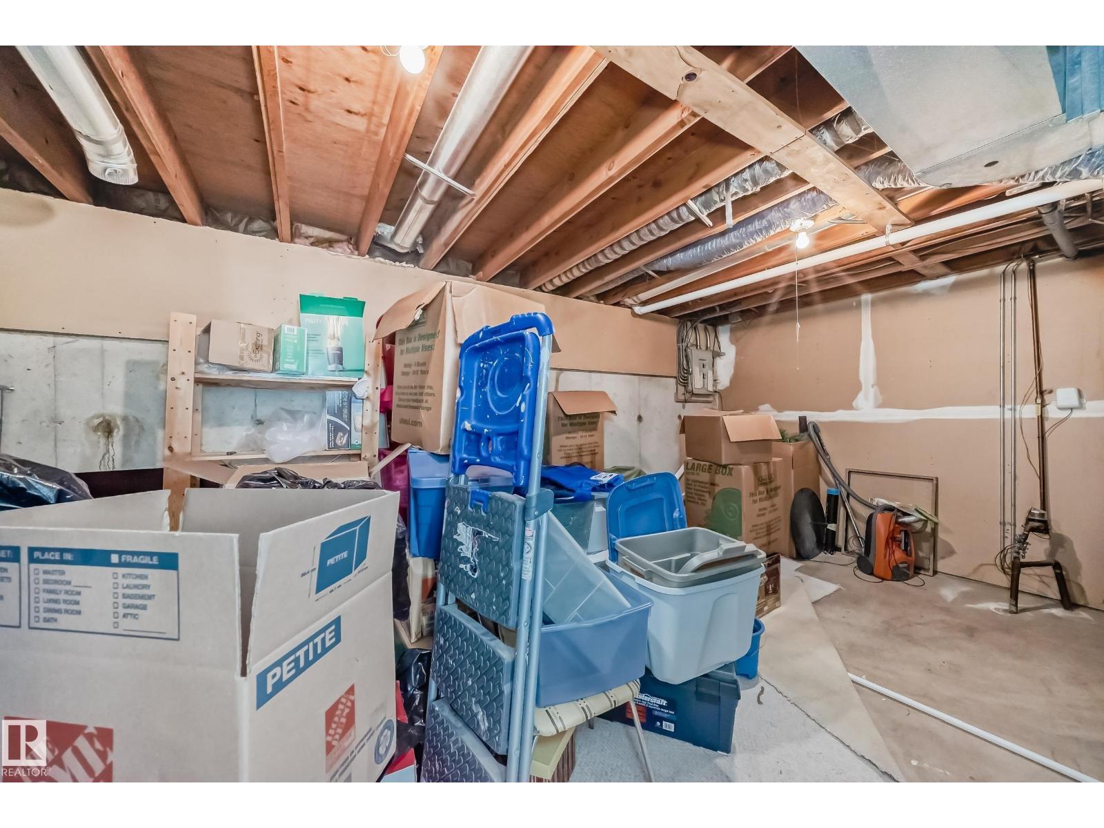 Photo 34 of 1049 Millbourne E Nw, Edmonton AB