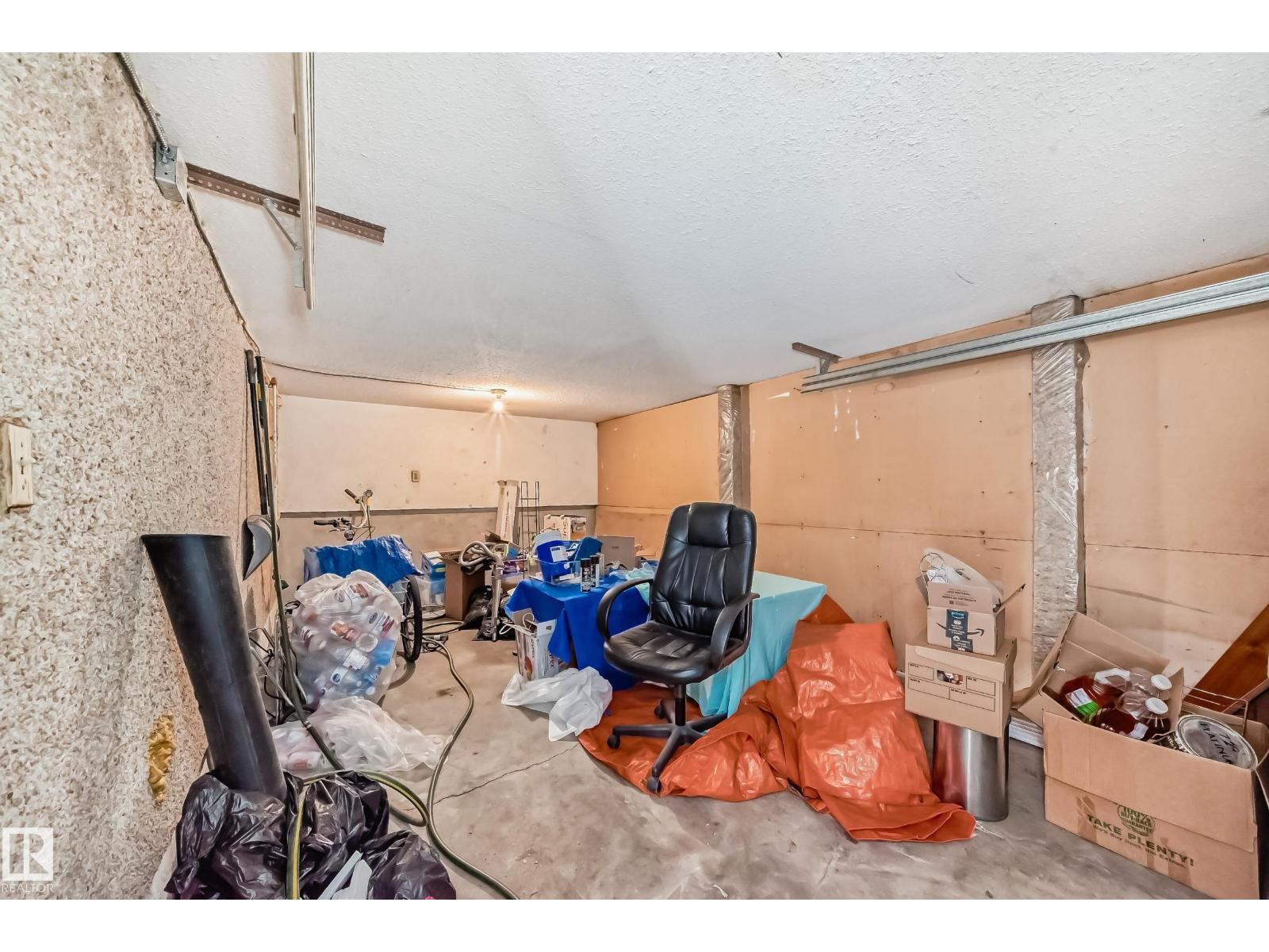 Photo 36 of 1049 Millbourne E Nw, Edmonton AB