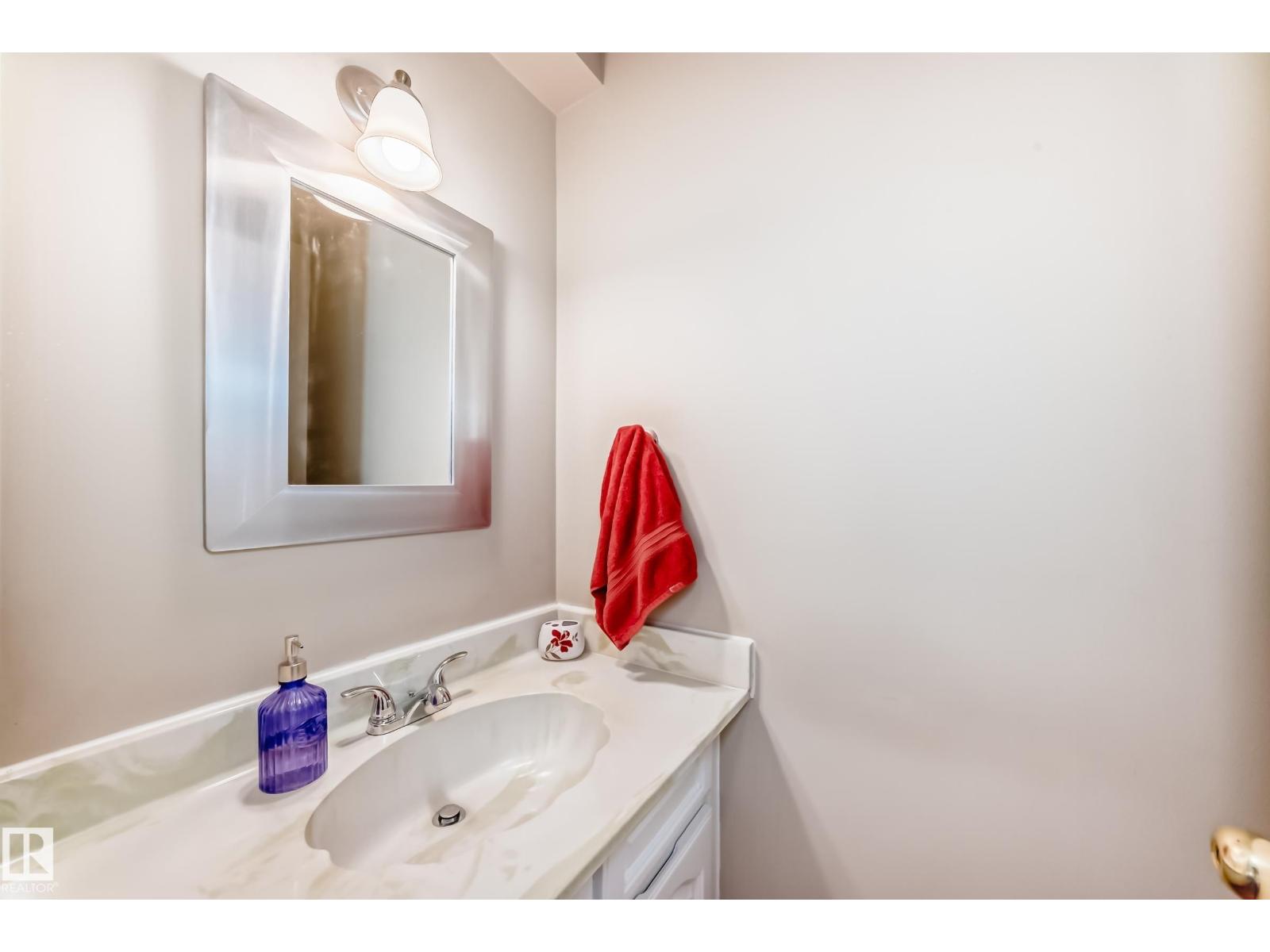 Photo 20 of 1049 Millbourne E Nw, Edmonton AB