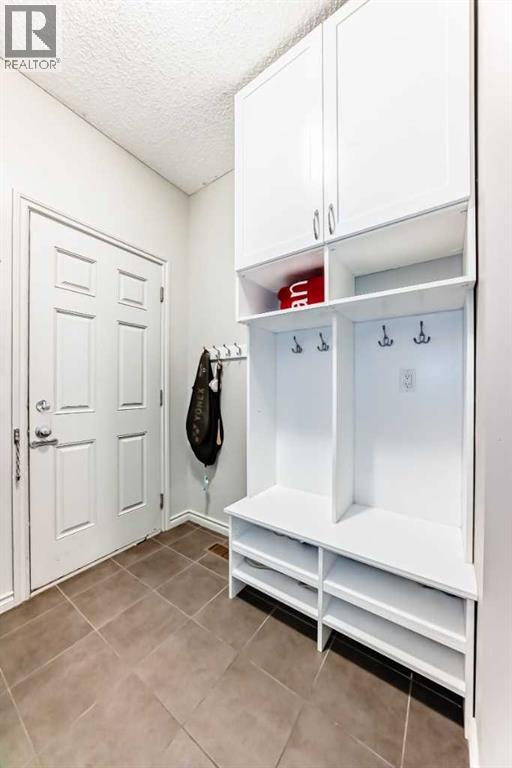 Single Family House for Sale in  Aspen Hills Close SW Aspen Woods Calgary 