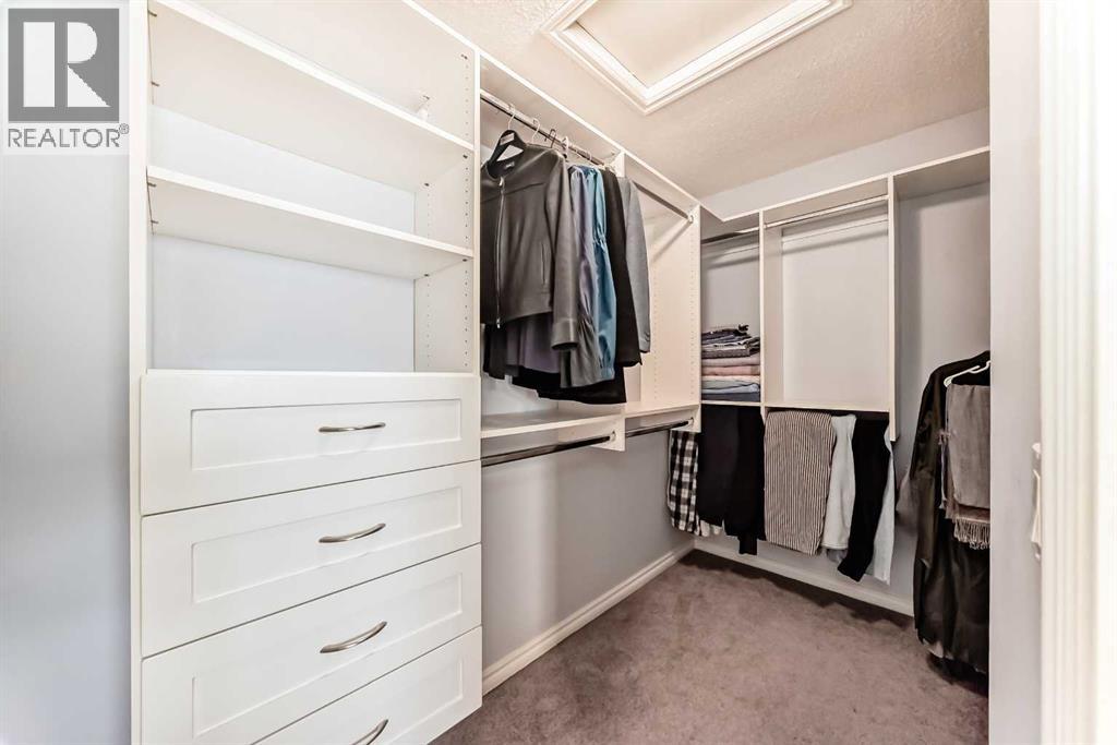 Single Family House for Sale in  Aspen Hills Close SW Aspen Woods Calgary 