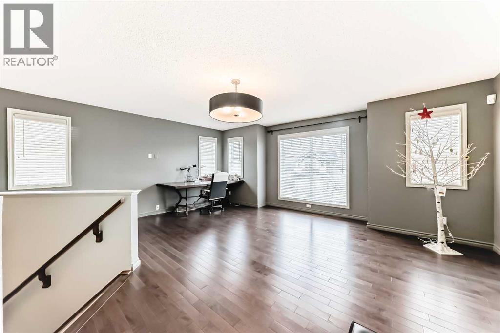 Single Family House for Sale in  Aspen Hills Close SW Aspen Woods Calgary 