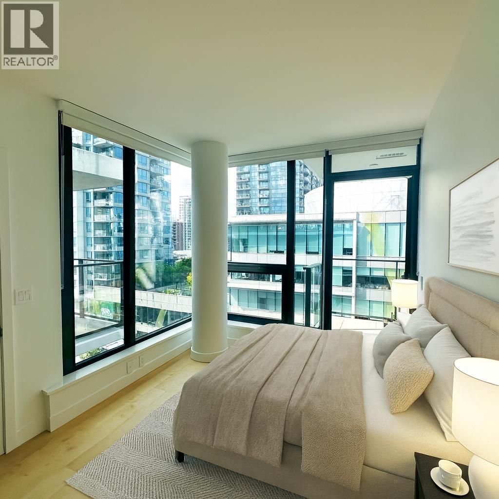 Photo 3 of 611 135 E 13 Street, North Vancouver BC