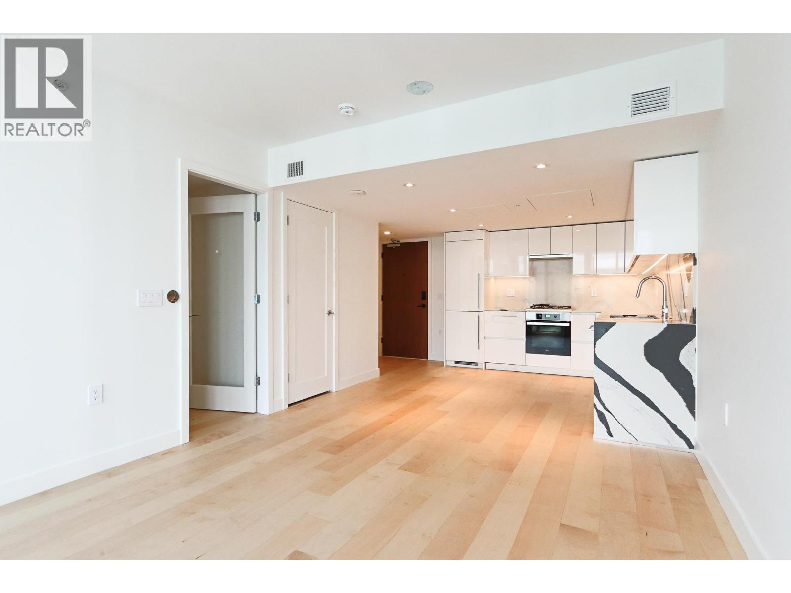Photo 17 of 611 135 E 13 Street, North Vancouver BC